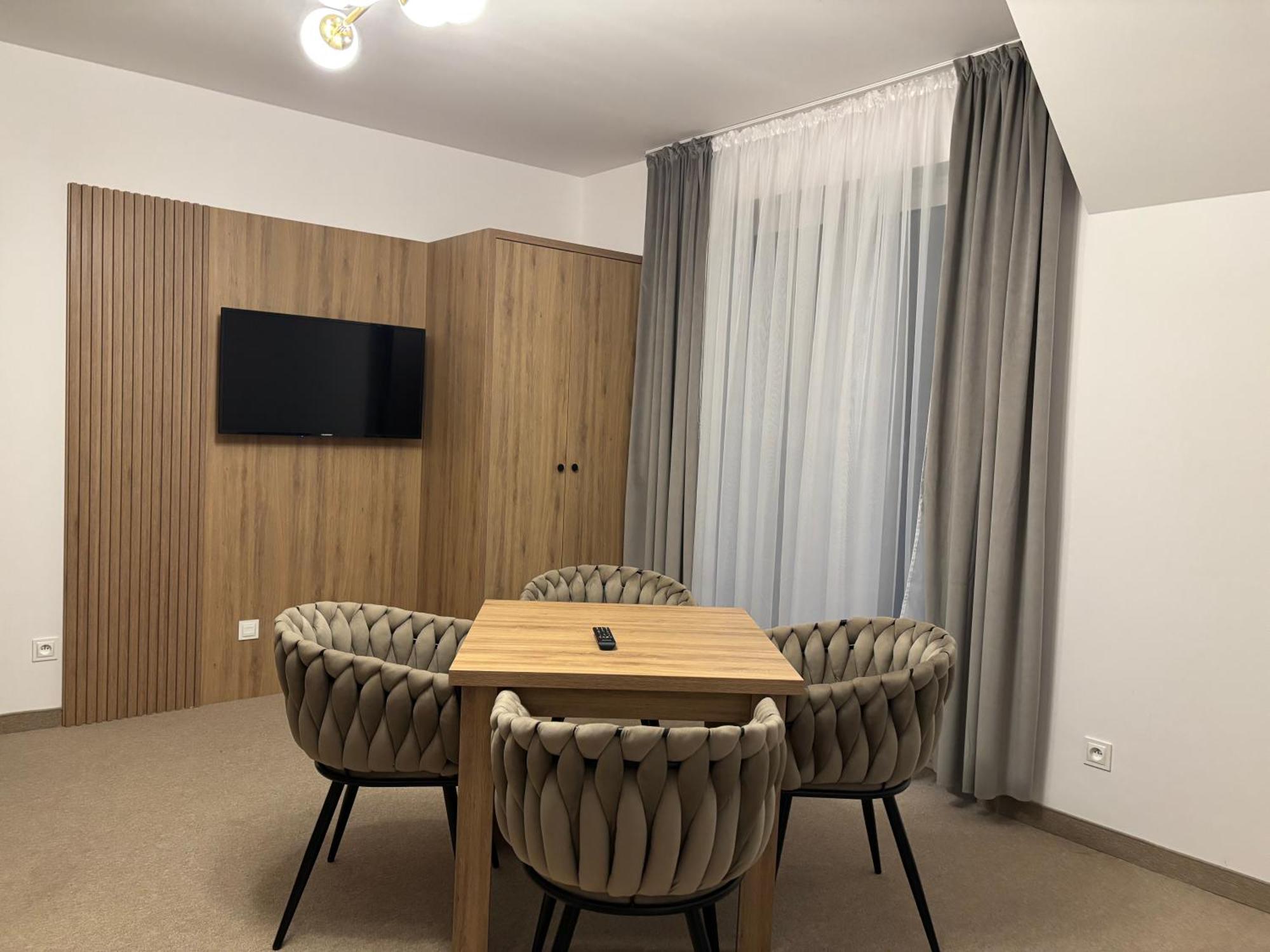 Resort Eden - Domki, Pokoje, Apartamenty ยาสต์เชอเบีย กูรา ภายนอก รูปภาพ